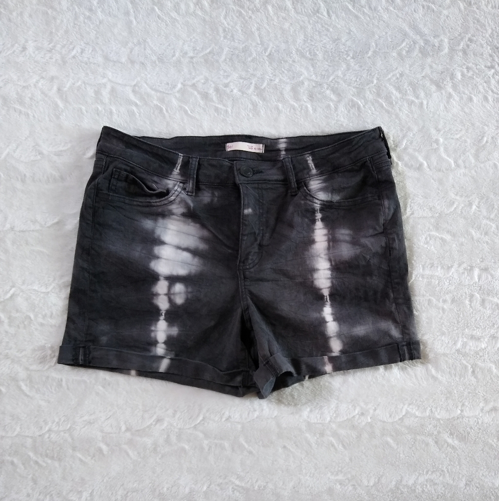 SO Tie Dye Low Rise Midi Shorts